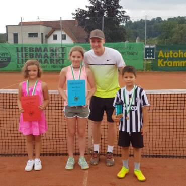 Kinder Tennis